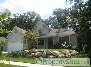 649 Plumtree Ln, Fenton, MI 48430