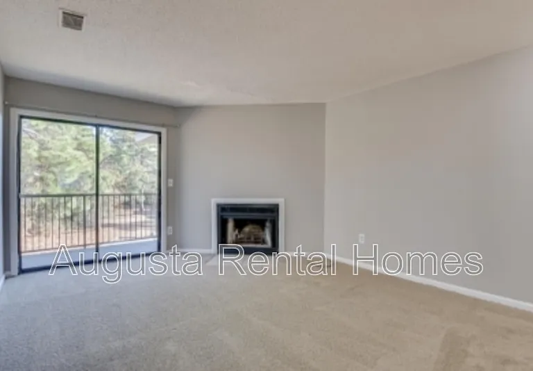2449C Jennings Rd — Photo 4