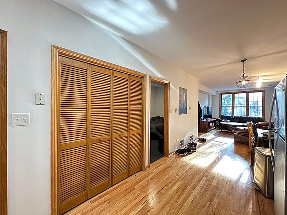 5th image of 1343 N Leavitt St APT 3