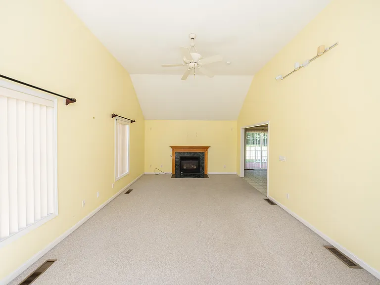 469 Walnut St — Photo 25