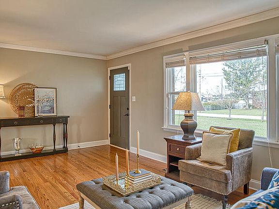 3rd image of 858 Greenland Ave