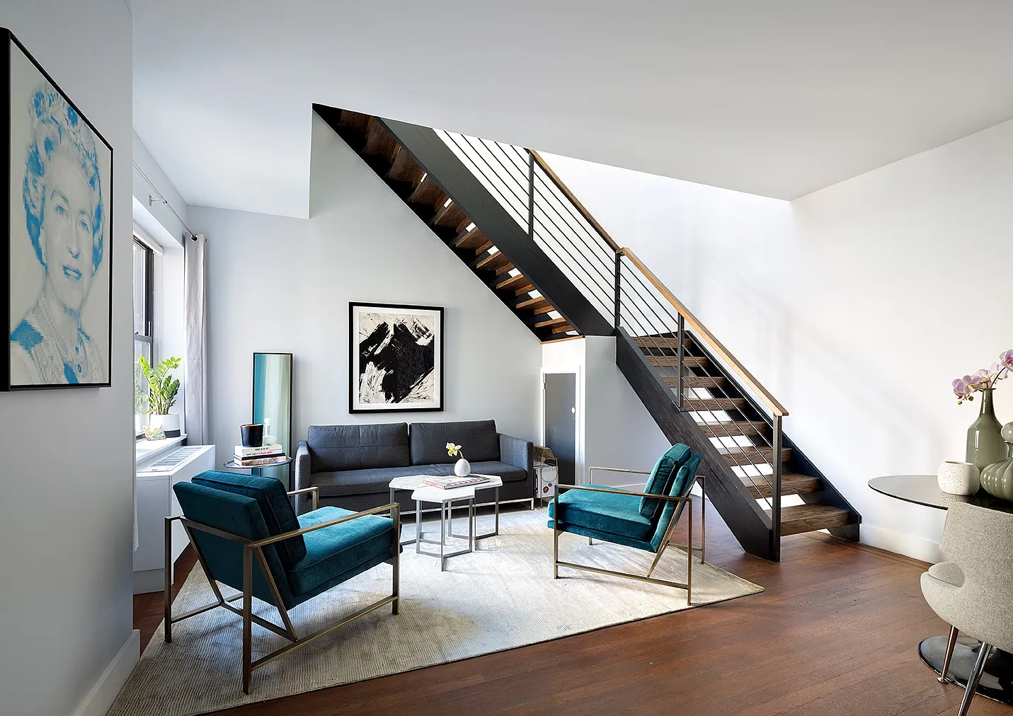 245 West 25th Street — Photo 1