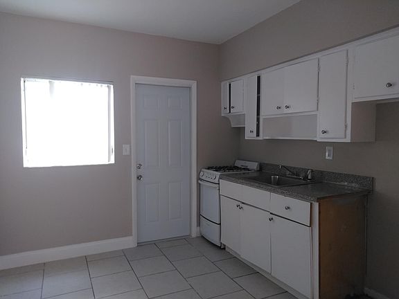 3rd image of 8220 Byron Ave APT 3