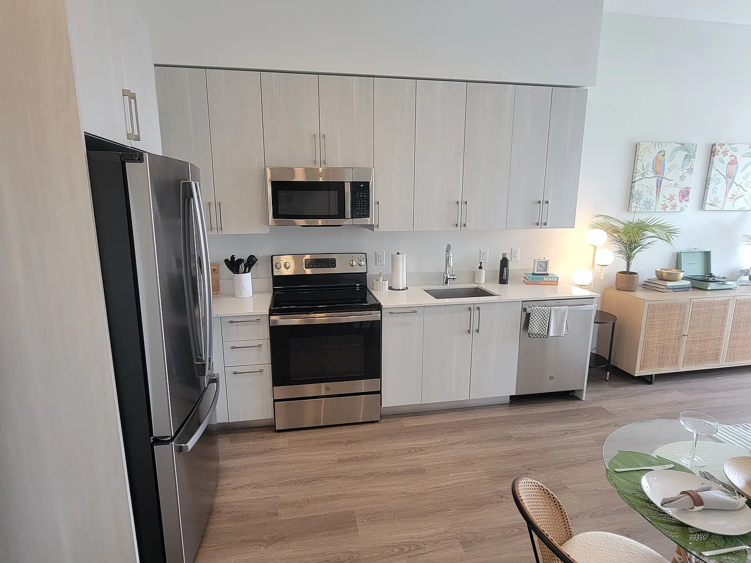 3 bed, $4,500 — Photo 2
