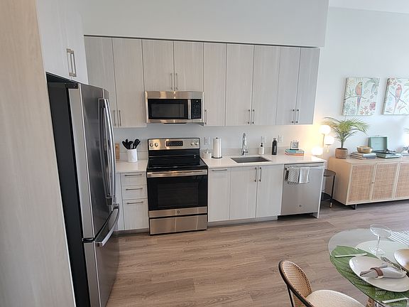 2nd image of 446 NE 39th St #333