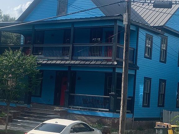 3rd image of 301 E 5th St