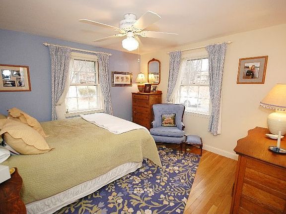 1st Floor Master Bedroom