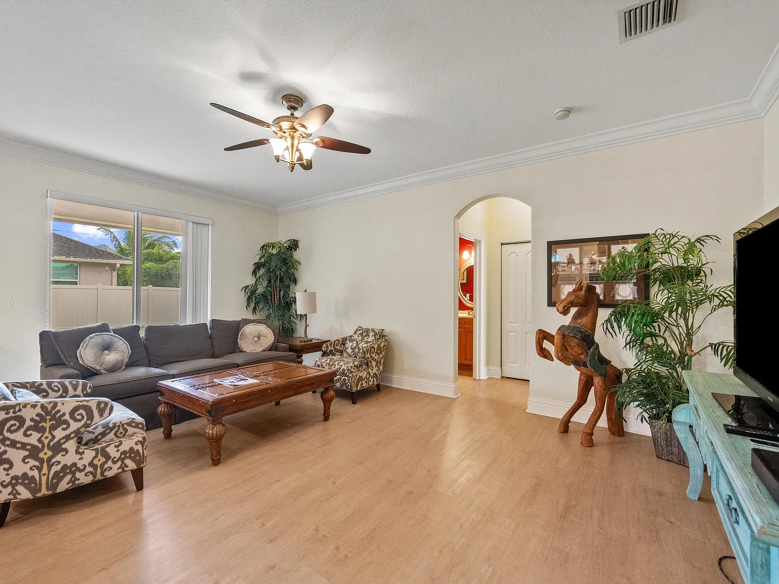4 bed, 3.0 bath, 2438 sqft, $9,000 — Photo 3