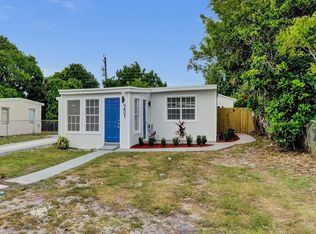 201 Tulip Tree Dr, Lake Worth, FL 33462