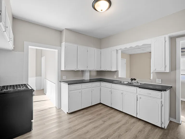 Kitchen with new countertop