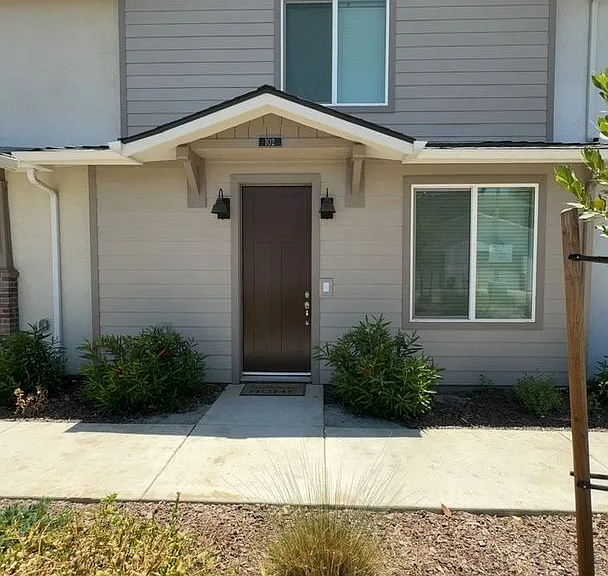 505 S Summit St #101-104 — Photo 2
