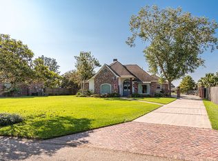 38205 E Lakeview Dr, Prairieville, LA 70769
