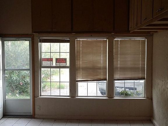 3rd image of 1809 Hillcrest Dr APT 301