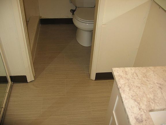 5th image of 529 Franklin St APT 1