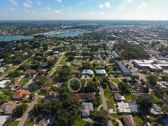 4th image of 305 Park Blvd N