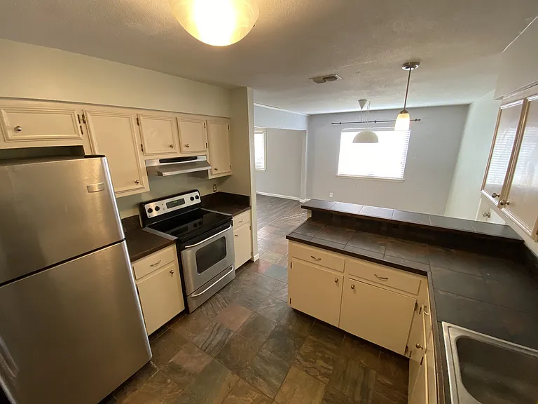 4318 Temple Hl — Photo 7