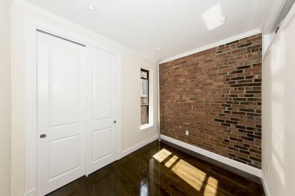 Rented by Icon Realty Management | media 12