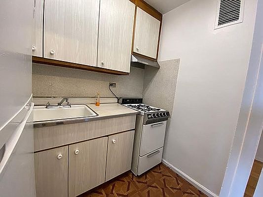 2nd image of 415 Ocean Pkwy APT 3D