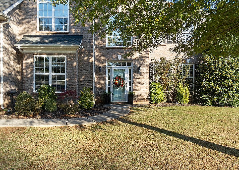 1st image of 119 Autumn Frost Ave