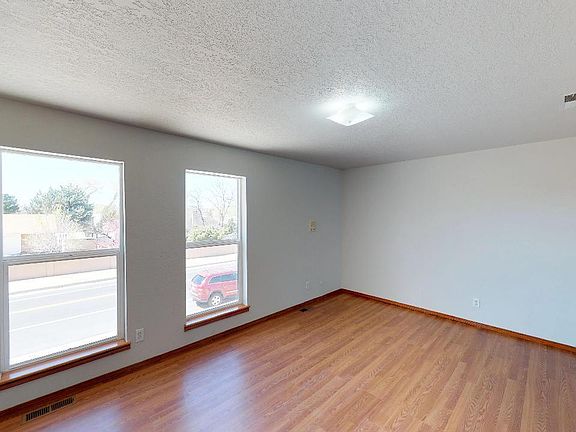 3rd image of 5700 Valle Vista Dr NW