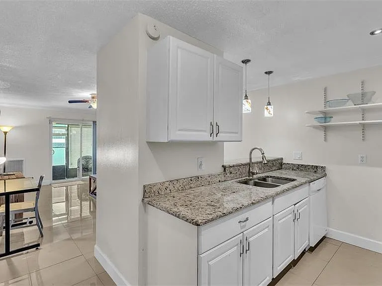 900 Avenue Z SE #A3 — Photo 13