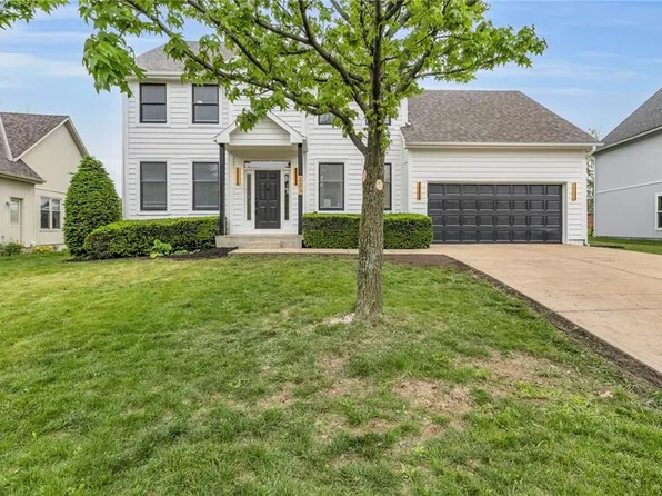 231 W Colleen Dr, Gardner, KS 66030