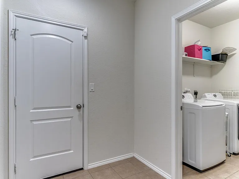 7623 Paraiso Hl — Photo 14