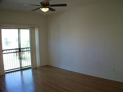 Living Room : Easy to maintain Bamboo wood flooring
