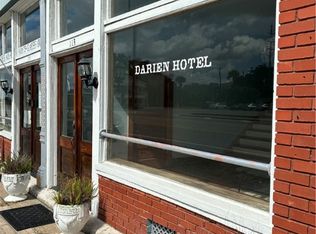113 Walton St #D, Darien, GA 31305