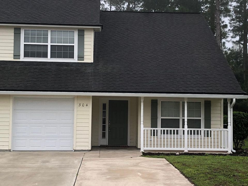 Welcome home! You will find this townhouse a perfect location for your family. There is a one-garage with space for four more vehicles. Have friends over!