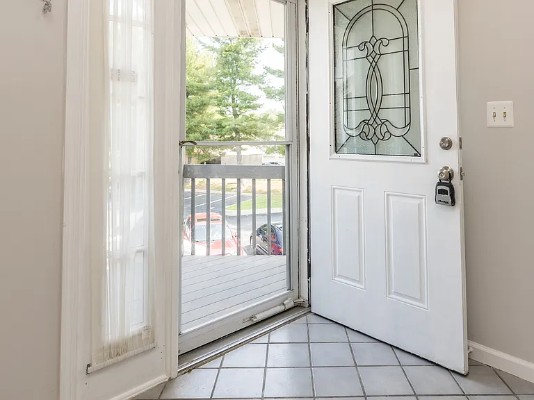 206 Fieldstream Dr — Photo 2