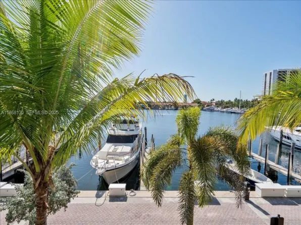 3750 Yacht Club Dr #Townhouse 3, Miami, FL 33180