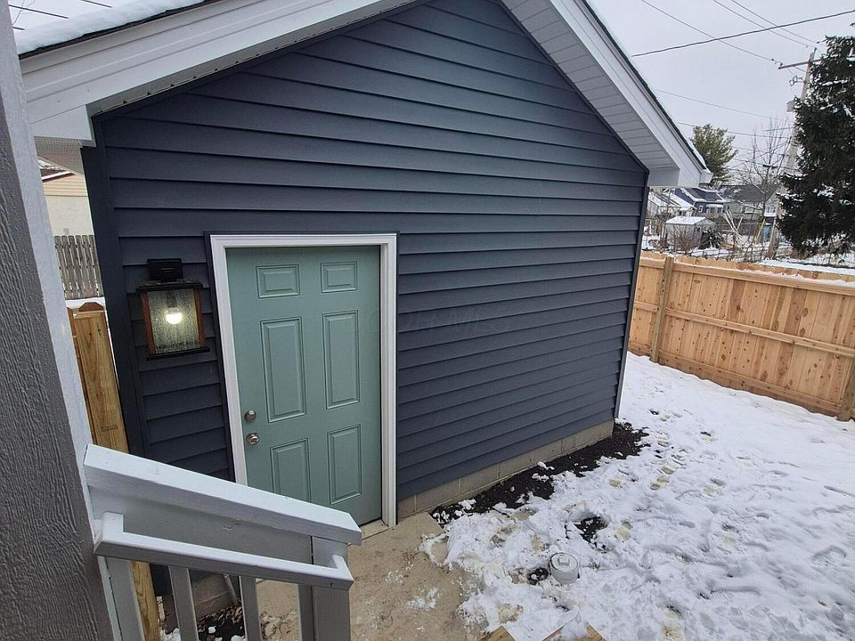 2nd image of 2563 Azelda St