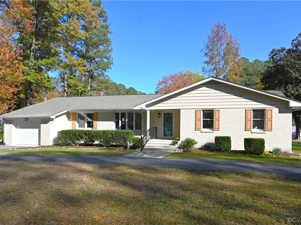 530 Pine Ln, West Point, VA 23181