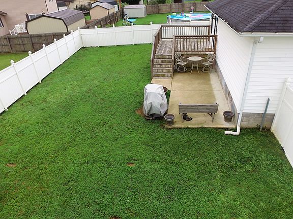 3rd image of 202 Arrowhead Dr