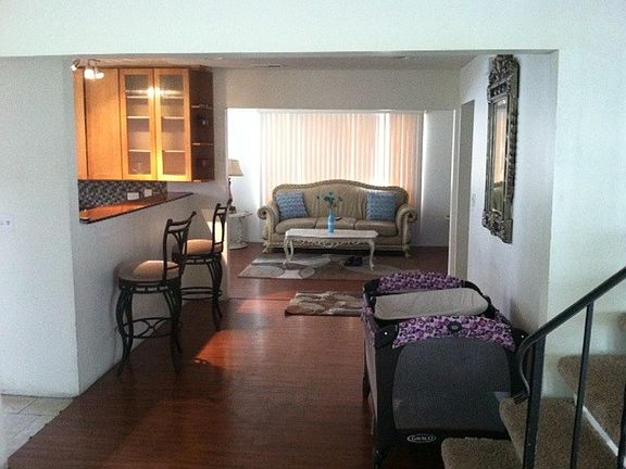 3rd image of 7812 Leclaire Ave
