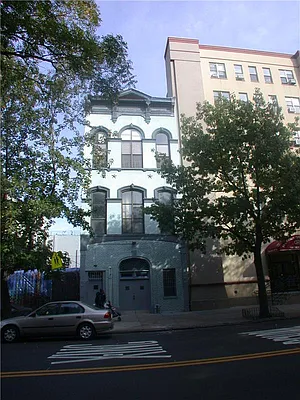 Rented by R New York | media 40