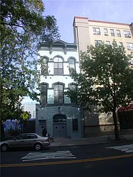 Rented by R New York