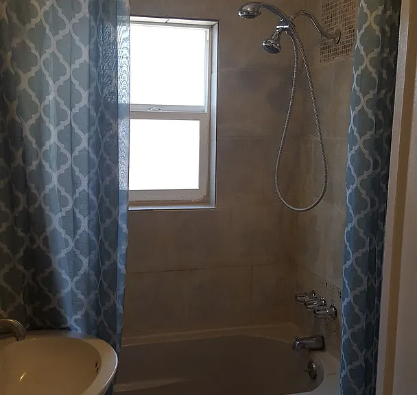 138 Girard Blvd NE — Photo 8