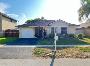 960 SW 98th Ave, Pembroke Pines, FL 33025