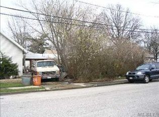 24 Chesthut Rd, Inwood, NY 11096