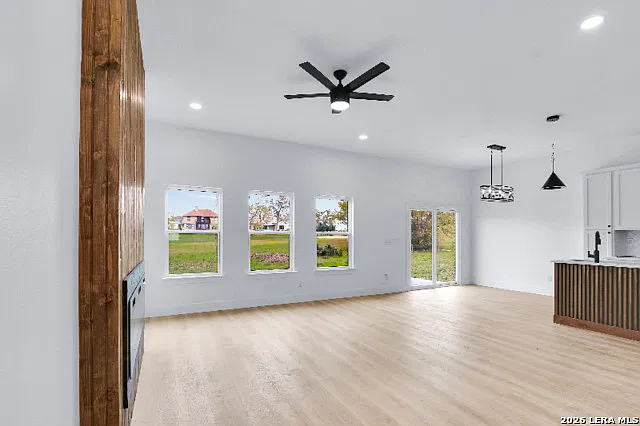 5 bed, 3.0 bath, 2203 sqft, $3,200 — Photo 4