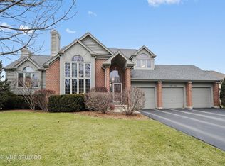 19W156 Millbrook Ct, Downers Grove, IL 60516