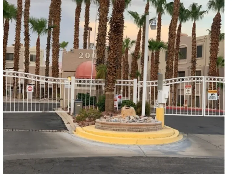 2044 Mesquite Ln #M203 — Photo 1