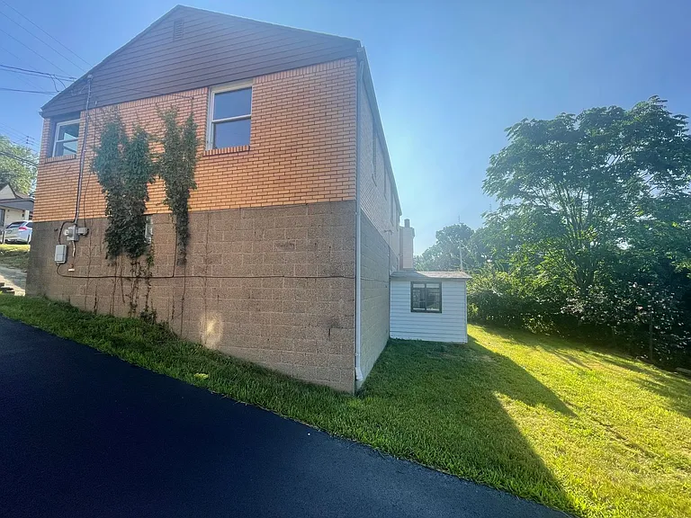 960 Agnew Rd — Photo 3