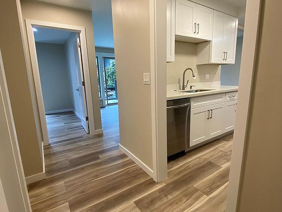 5th image of 319 101st Ave SE #104