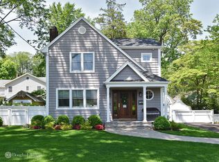 15 Vista Way, Port Washington, NY 11050