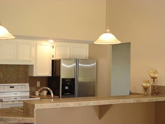 Kitchen/Vaulted Family Rm