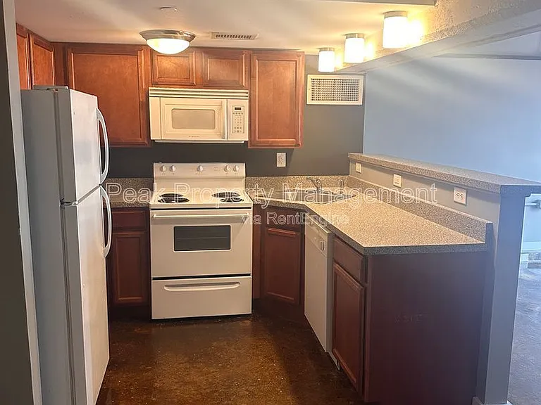 1510 W Broad St — Photo 55