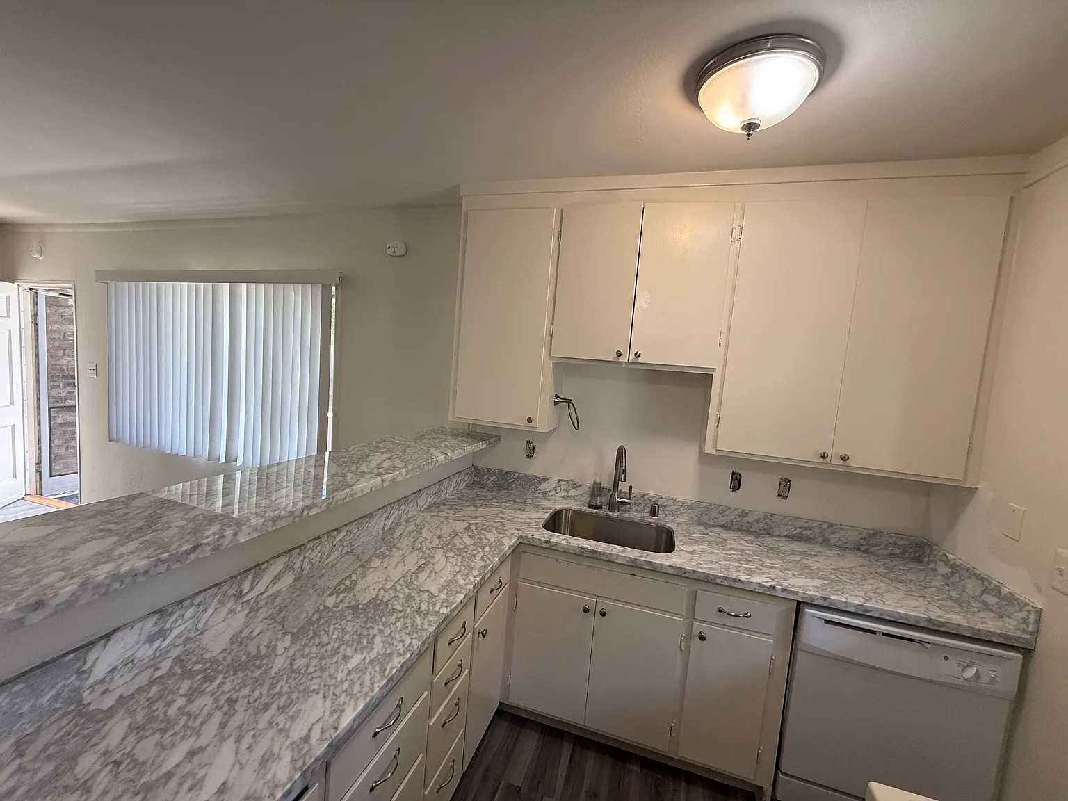 940 Hough Ave — Photo 3